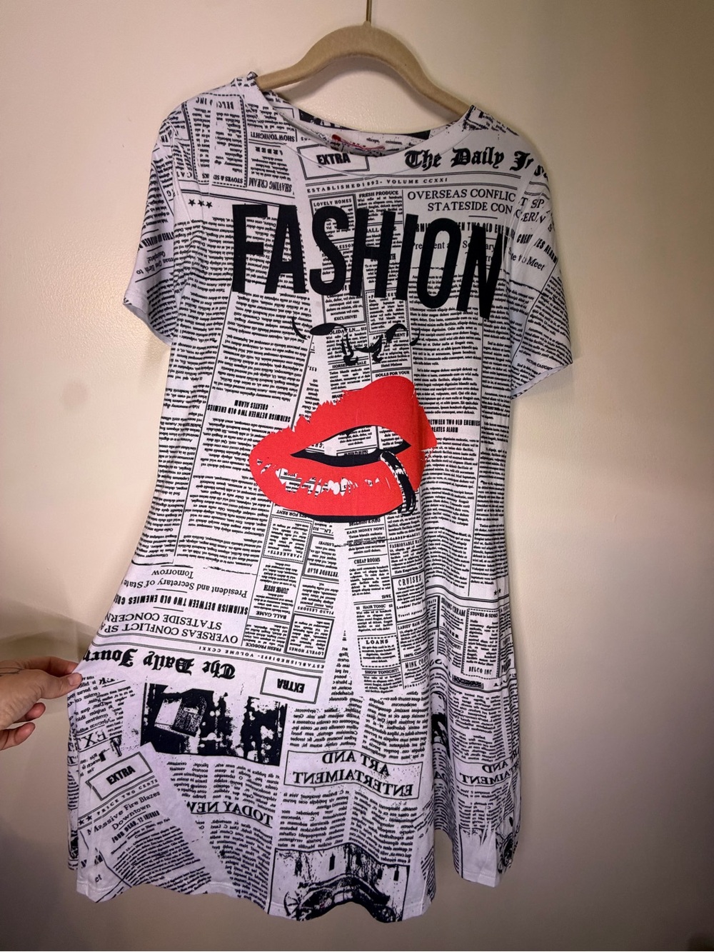 Y2K Newspaper Print T-Shirt Dress Fashion Lips Pop Art Graphic Streetwear
